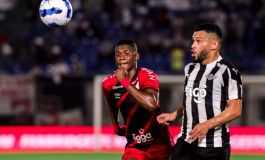 Atltico Paranaense empat sobre el final