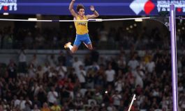 Récord mundial en Tokio: Duplantis salta 6,30 y es tricampeón del mundo